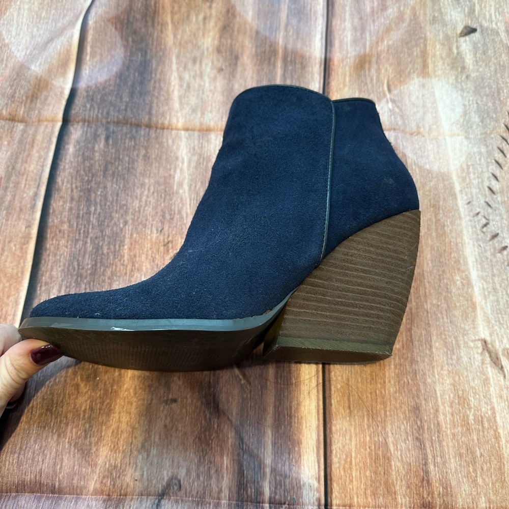 🟦 navy suede peep toe bootie🟦